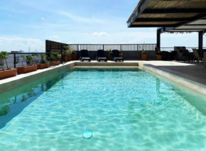 Stylish Condo, 2Bdr, Steps to 5th Ave, Close to Beach!